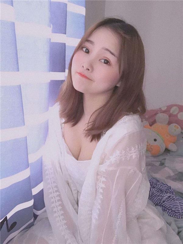 佛山气质清纯颜值高的夏夏，小可爱